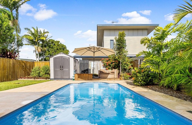 Mudjimba Blue - Stylish Pet Friendly Luxury