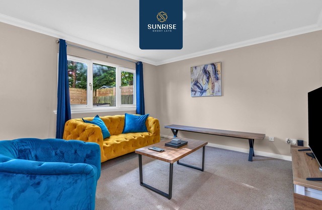 Muirton 2 - 4 Rooms, 8 Single Beds