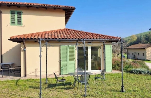 Mulberry Hill: comfort in the early Cesena countryside.