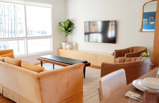 Mulberry on Bragg - Curated stay minutes from downtown