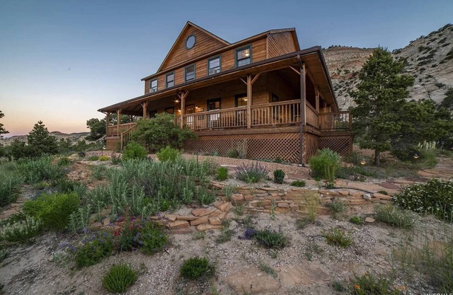 Muley Twist Retreat: Capitol Reef - 6b6b