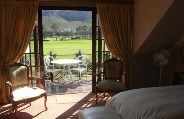 Mulligans Golf Lodge