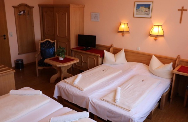 Multi-bed room for 4 guests with 18m² in Weißenhorn (73100)