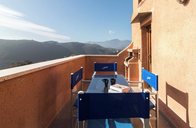 Multi-level apartment with A/C, Wi-Fi, swimming pool, terrace and parking