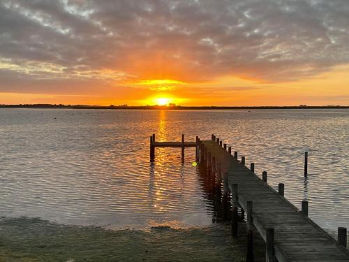 Mundoo Sunrise Absolute waterfront