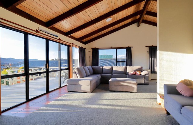 Murchison Mount View - Te Anau Holiday Home