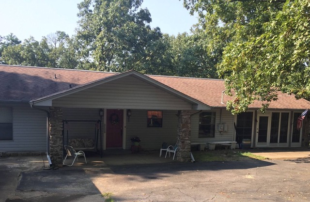Murphy's Landing is a Family Ready 4 bdrm/3.5 brm Quiet Lakefront Wooded Retreat