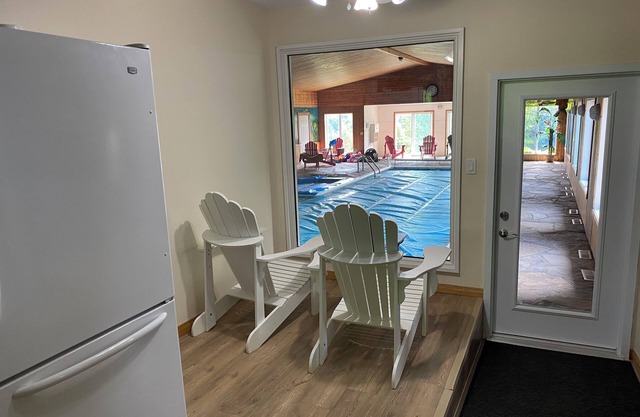 MURPHY'S RETREAT COUPLES AND FAMILY RESORT SLEEPS 40+