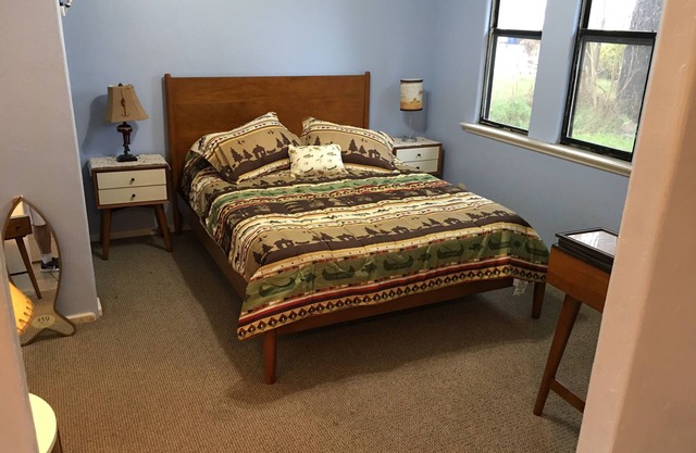 Murphys Wine Cottages: Fishing Cabin Sleeps 3, Economy Priced