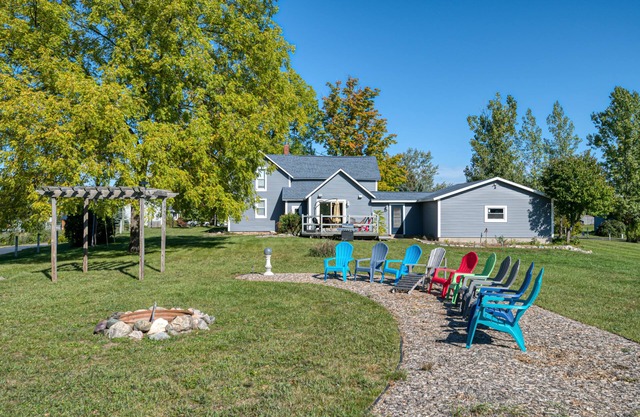 MURRAY ACRES: A modern farmhouse @ 15 minutes from downtown Traverse City