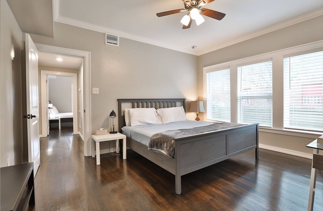 Museum District - Beautiful 2 Br/2Ba with King bed!