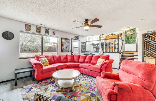 Music Themed 3-bedroom house with WiFi, AC and easy access to FT Carson