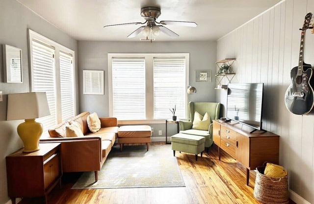 Musician's Bungalow. Cozy Retreat in Vibrant East ATX