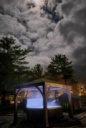 Muskoka Getaway-Trails/Hot Tub/Hike/Fish/Ski/Relax