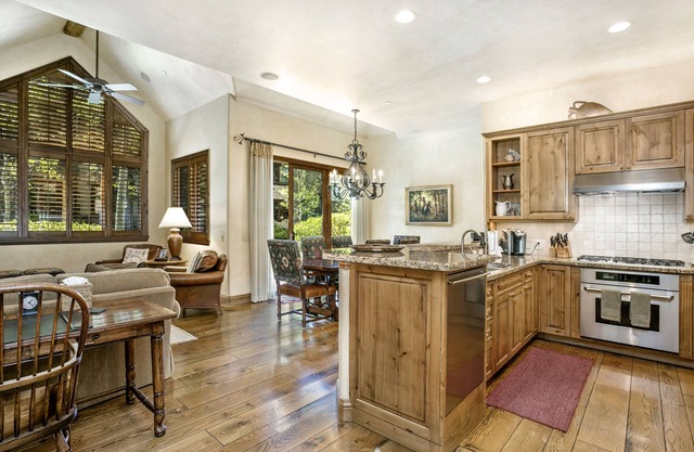 Must See - Million $ Townhome - Best Value - Ideal Location Close to Lift