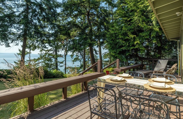 Mutiny Bay Waterfront Cabin