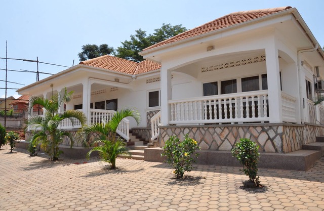 Muyenga 
