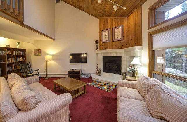 MW6 Cozy 2 bedroom 2.5 bath condo ideally located at the Bretton Woods Resort!