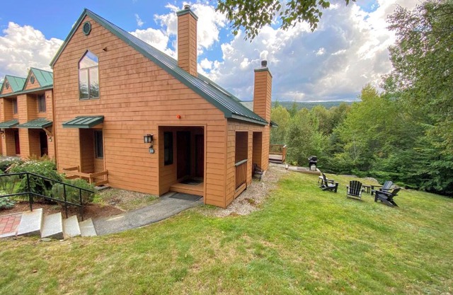 MWP59 Mount Wash Place Townhome fireplace large deck yard