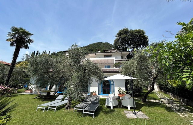 MY HOME IN MOUNT ISLAND-Apartment facing Lake Peschiera Maraglio
