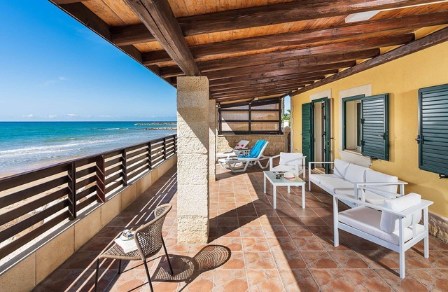 My Rental Homes - La Rosa dei Venti with direct access to the sea and the beach