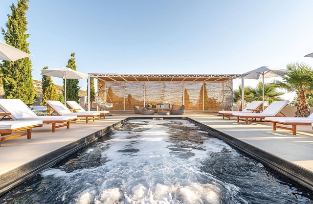 My Rental Homes | Villa Theo private pool and hot tub