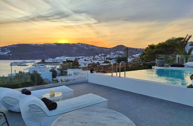 My Rental Homes - Villa Waves with pool and Jacuzzi. Close to Platis Gialos beach