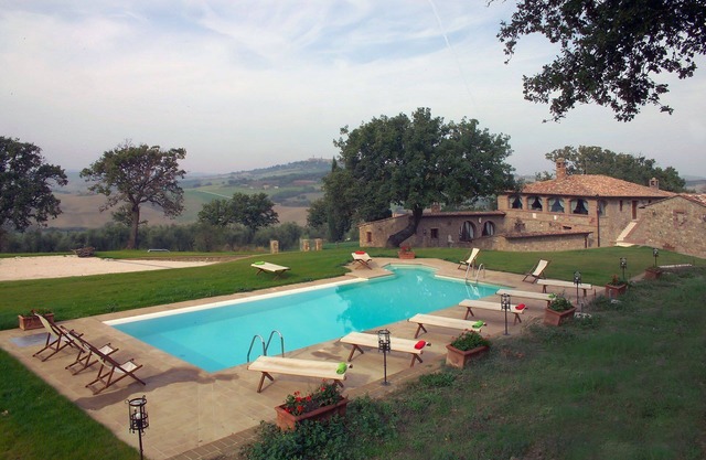 My Rental Homes - Villa Monticchiello with pool and garden surrounding the property
