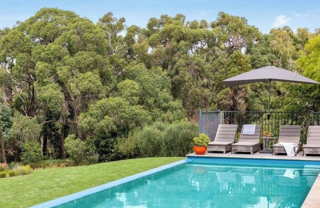 Myers Road Villa + Retreat - Solar Pool, Fireplace