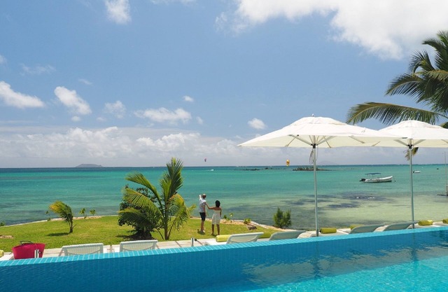 Myra Seafront Suites with Lov