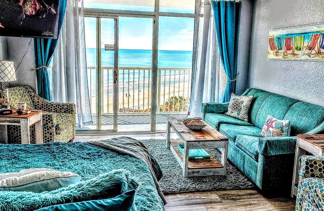 Myrtle Beach-Sea Watch Resort-Beachfront Studio- Amazing Views & Amenities!