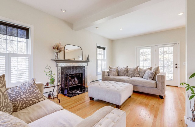 Mystic Retreat w/Patio & Grill: Walk to River!