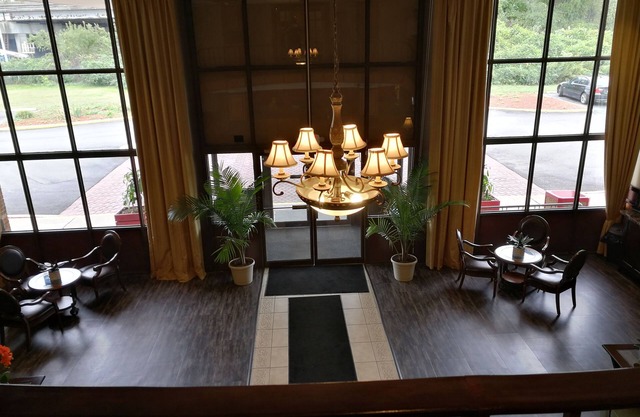 Mystic River Hotel & Suites Near Casinos