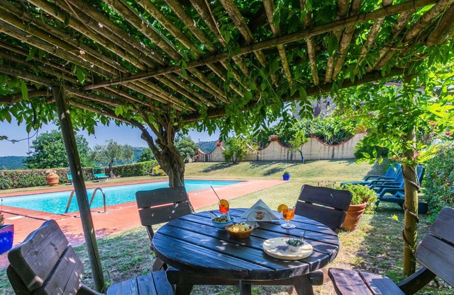 Nice apartment for 4 people with WIFI, A/C, pool, TV, patio, pets allowed and parking