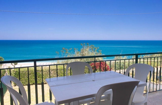 N128 - Numana, three-room apartment with sea view 200mt from the beach