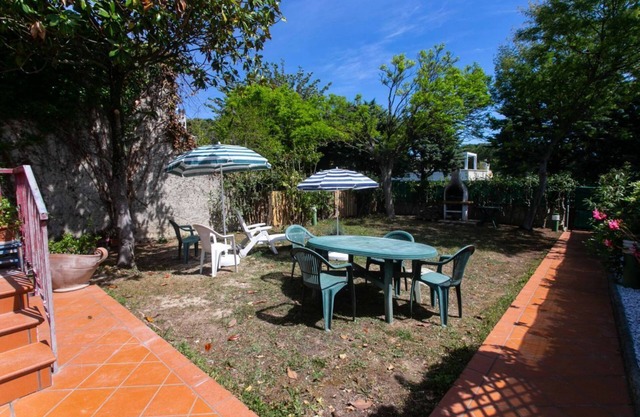 N232 - Numana, five-room apartment with garden in a residence with swimming pool