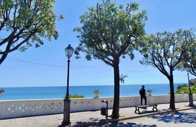 N261 - Numana, three-room apartment in the historic center with a panoramic view