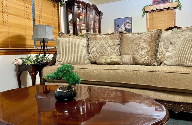 n3 Bdrm Farm House in Poteau OK. Charming & Quiet