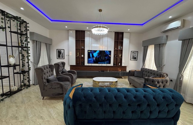 n3bd waterfront, Rooftops Apartment on Admiralty Lekki-ikoyi w/Pool&Gym
