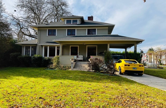 n5 Bedroom Historic Home w/Gated Parking