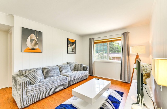 Nacogdoches Luxe 2BR Retreat, Walk to SFA, Pet-Friendly + Superhost Clean