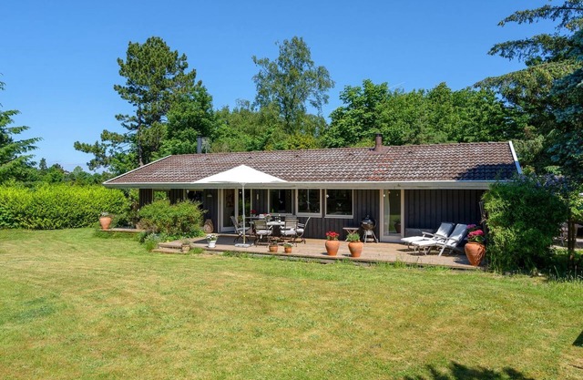 "Naira" - 1.8km from the sea by Interhome