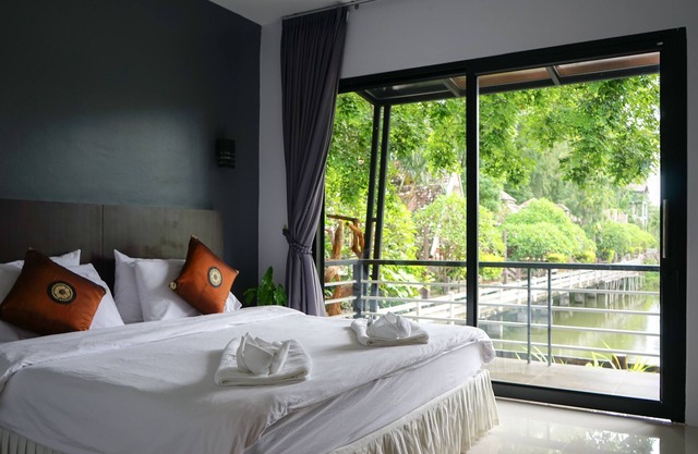 Nakhaburi Hotel & Resort