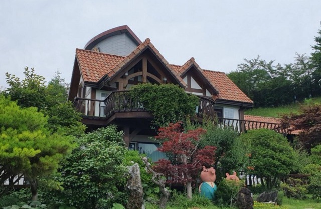 Namhae Seokbujak Jeongwon Pension