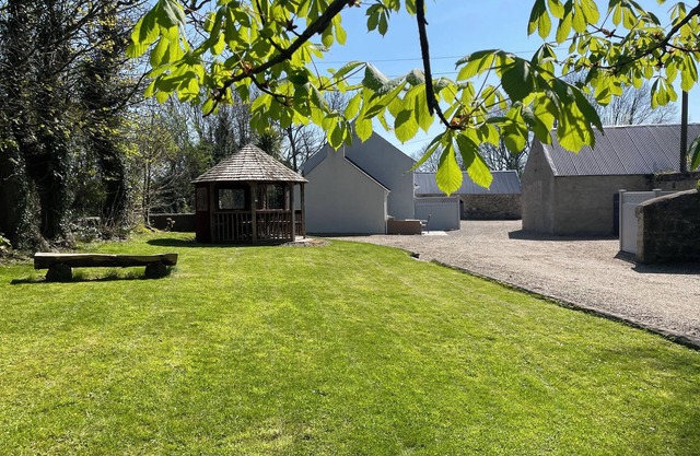 Nancy’s luxury Farmhouse beside the Greenway