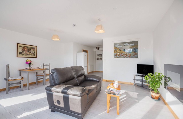 Nanhoron House - One Bedroom House, Sleeps 2
