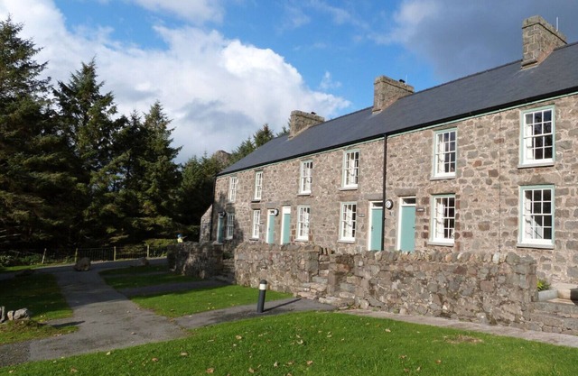 Nant - Llandaf - Four Bedroom House, Sleeps 6