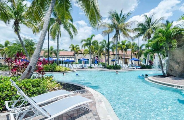 NAPLES BAY RESORT I-205 - Coastal Condo in Downtown Resort Complex