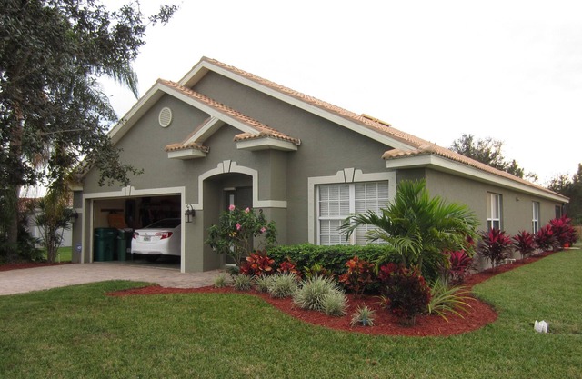 Naples Pool house next to golf course