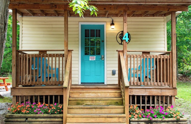 Nashville, Franklin, Brentwood, Spring Hill - Rustic Cabin 4 CAMPERS RV PARK
